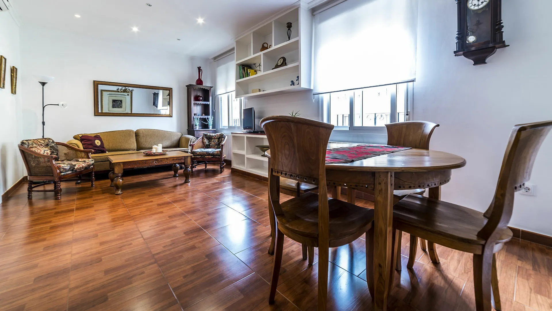 Casas De Campos - Quiet But Central Malaga Apartment